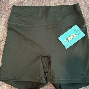 Fleo! NWT Size medium Black Charge 5” inseam, NFS